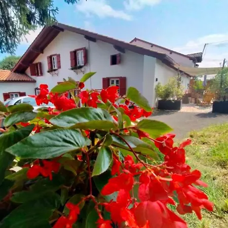 Au Coeur Du Pays Basque Entre Et Montagne * Helette